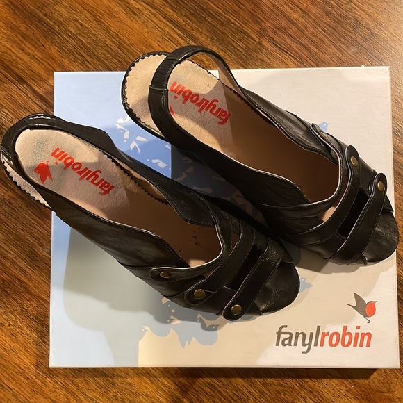 Farylrobin Wedges - Picture 4 of 4